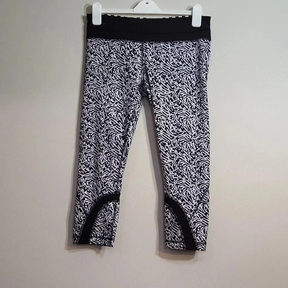 LULULEMON black & white capris workout leggings Size 10 - Picture 1 of 10
